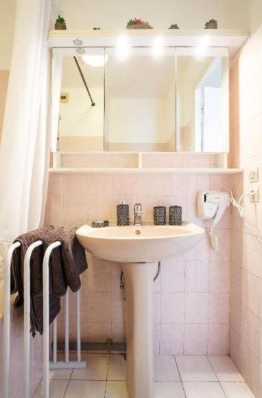 Appartement Cozy: 10/15 Min Des Champs Elysee Sartrouville Eksteriør billede